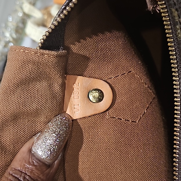 EUC Louis Vuitton Monogram Speedy 30 - Picture 17 of 17